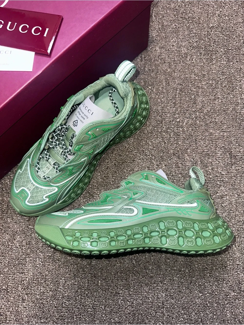 51-26 Gucci Green Lace-Up Rhyton Sneakers (Green)